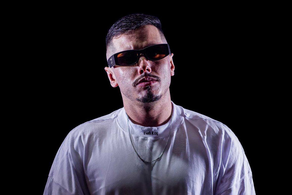 Conheça-Lucas-Brontk,-talento-que-inicia-nova-etapa-de-sua-trajetória-e-apresenta-set-100%-autoral