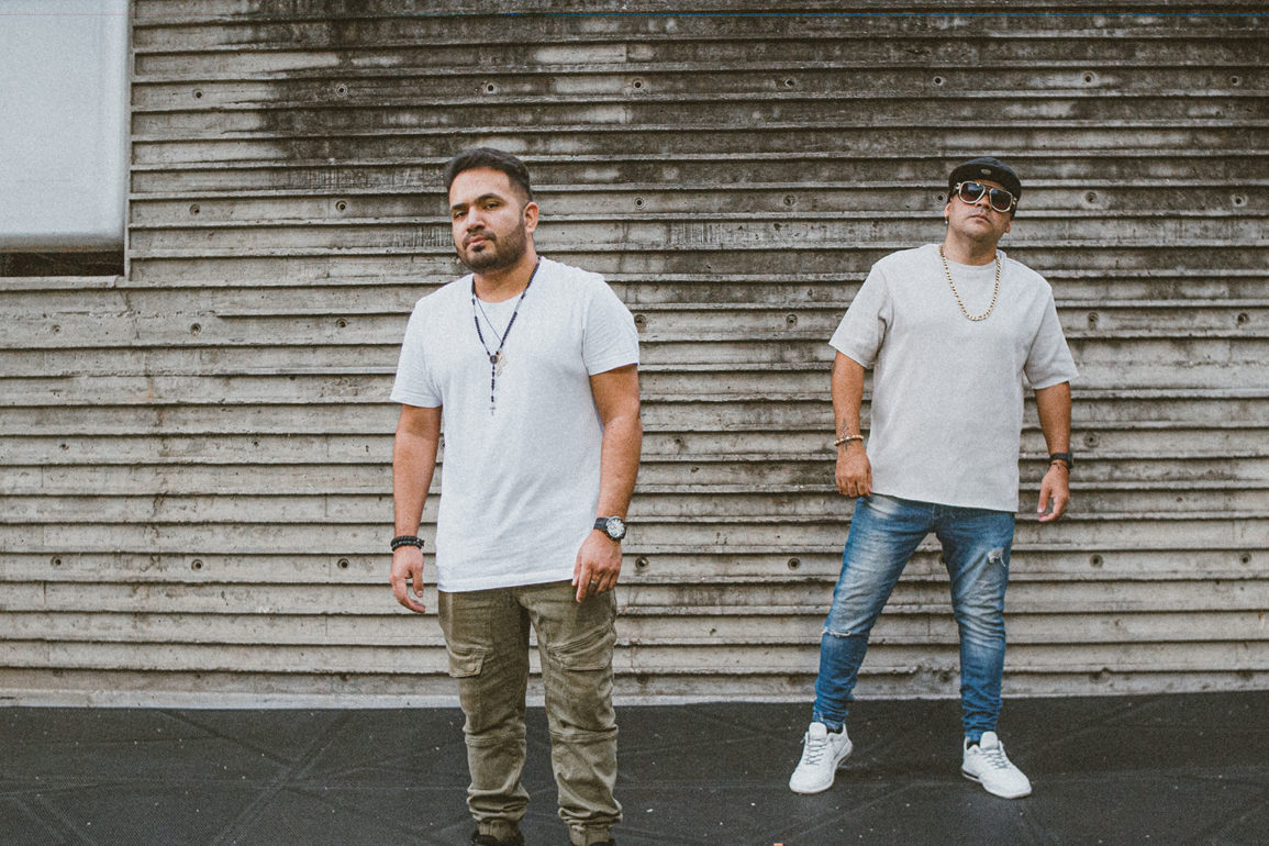 VibezIndica-Band-dos-uma-dupla-movida-a-autenticidade-que-traz-emocao-e-calor-as-pistas VibezIndica-Band-dos-uma-dupla-movida-a-autenticidade-que-traz-emocao-e-calor-as-pistas