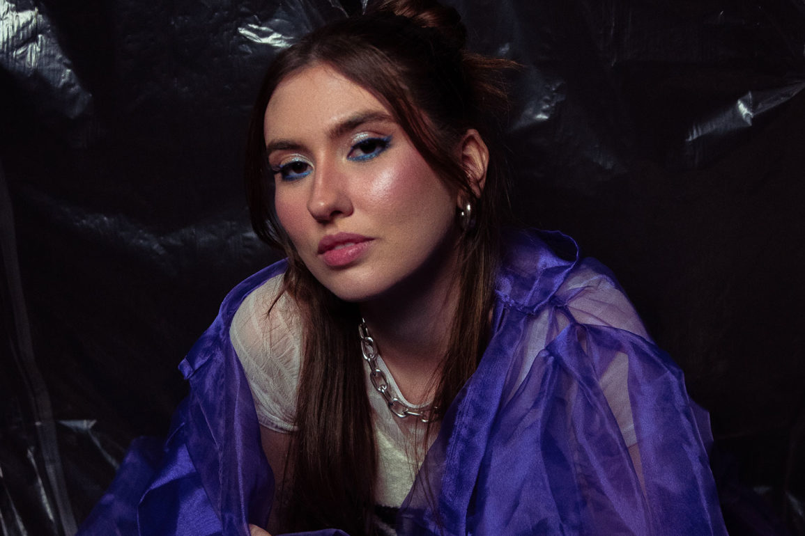 Cantora-e-DJ-LAAU-lanca-Attention-pela-Beeside-Records-e-une-House-Deep-e-Pop