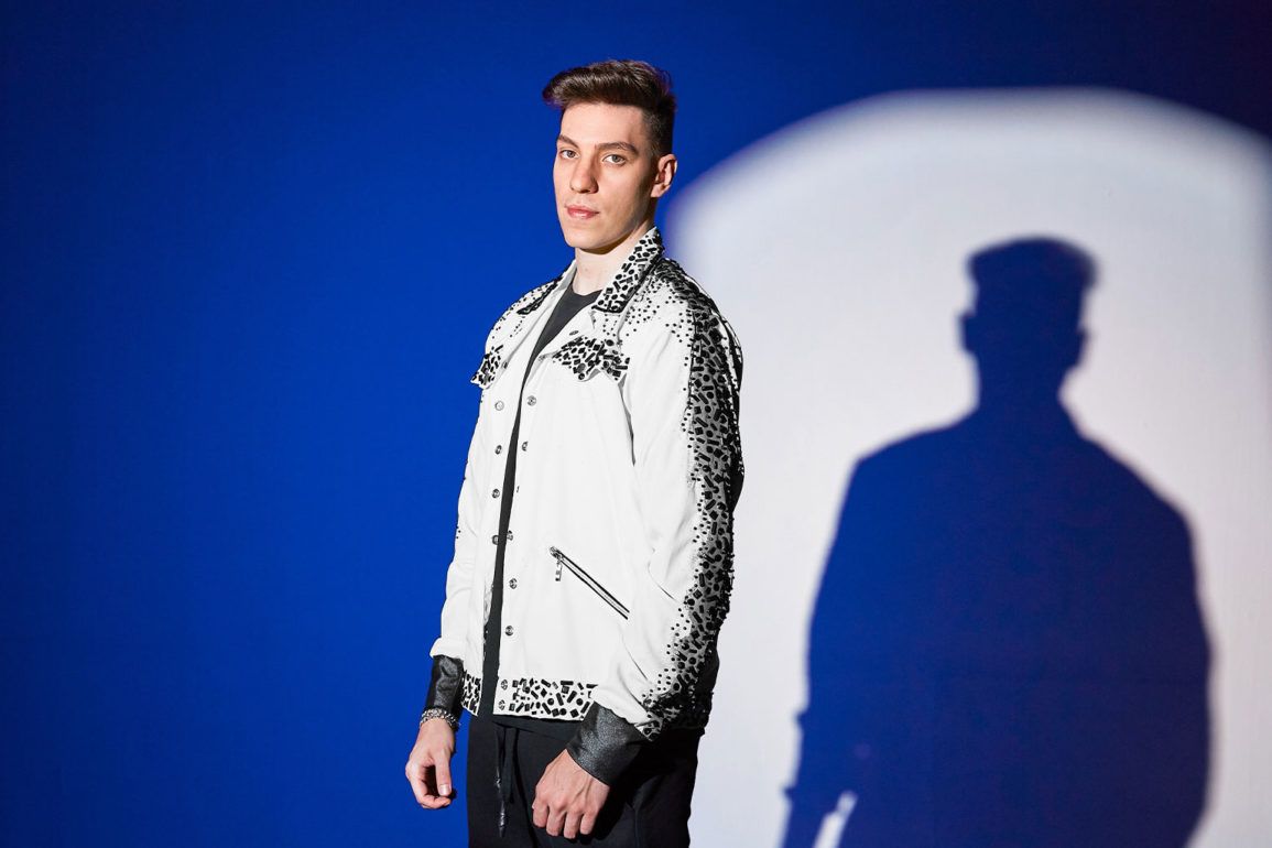 Com-fusao-de-diferentes-culturas-Schutzer-combina-ritmos-de-Afro-House-e-vocais-brasileiros-em-Somos-Um