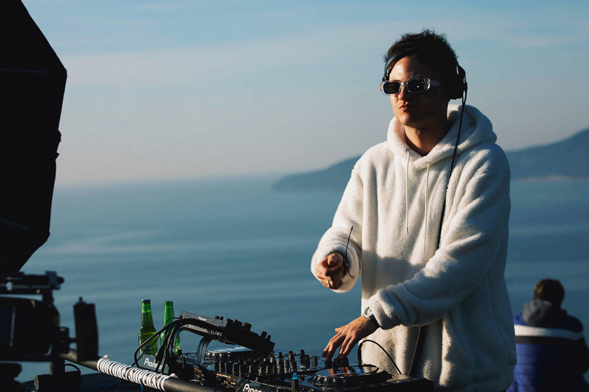 Com-uma-vista-paradisíaca-de-Balneário-Camboriú,-Marambaia-lança-um-set-especial-e-apresenta-suas-novas-tracks Com-uma-vista-paradisíaca-de-Balneário-Camboriú,-Marambaia-lança-um-set-especial-e-apresenta-suas-novas-tracks