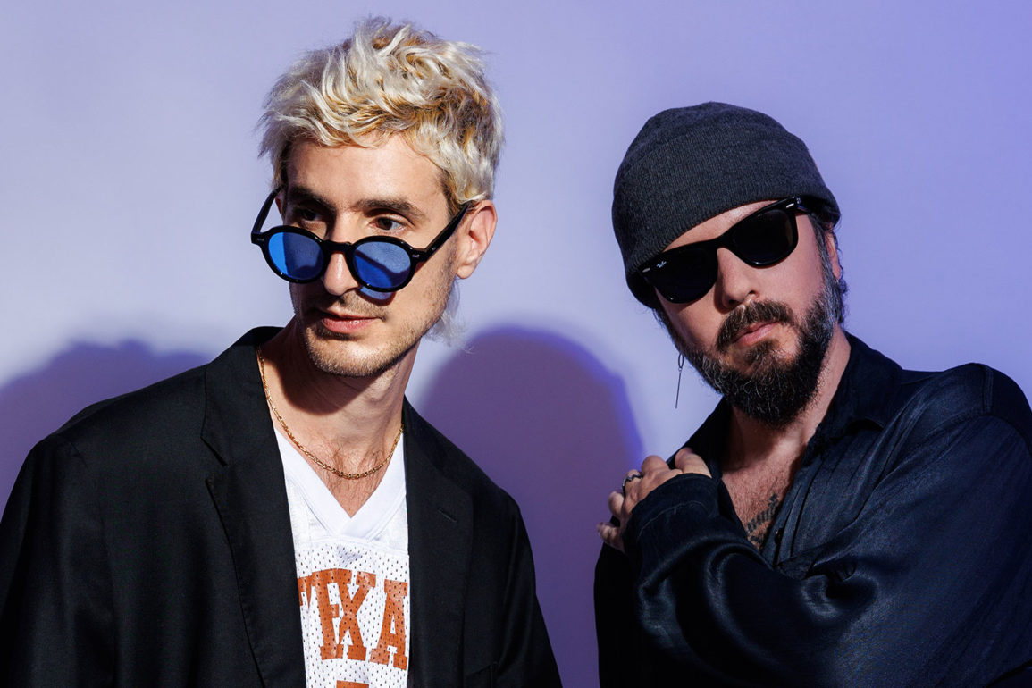 Conheça-Garden-City-Movement,-dupla-israelense-que-une-Indie-Dance,-Jazz-e-Electro-Pop-através-de-seu-novo-álbum,-'Never-On-Time'