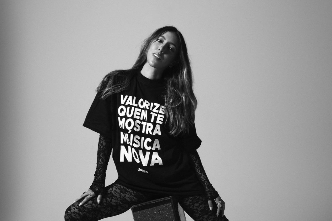 Sarah-Stenzel-e-um-hino-da-MPB-artista-acaba-de-remixar-Como-Nossos-Pais-de-Elis-Regina