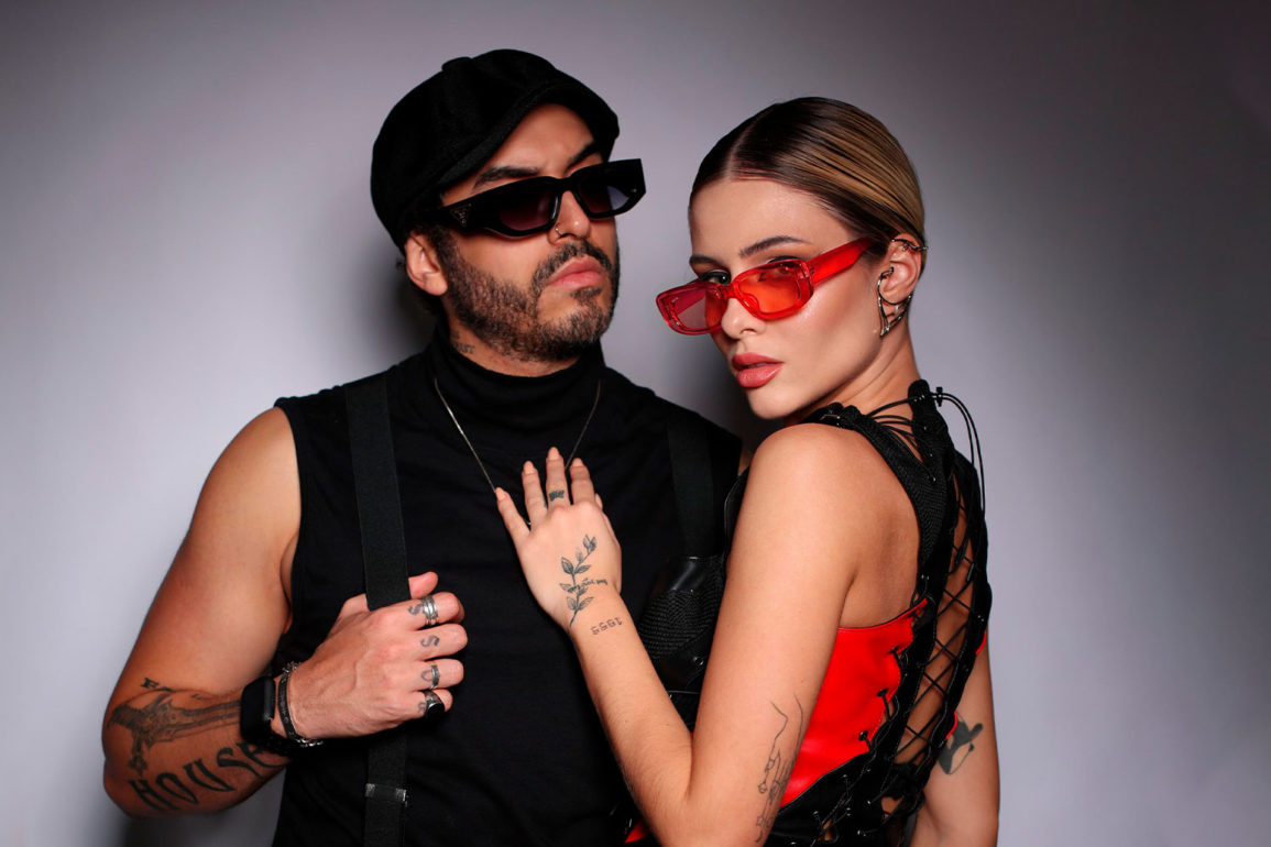 Carol-Seubert-e-Vee-Brondi-lancam-The-Light-pela-Beeside-Records