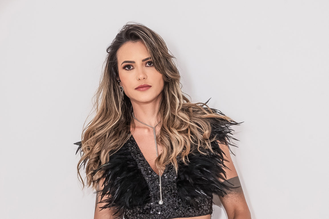 Entenda-como-Ju-Carvalho-transformou-clássico-de-KASINO-em-afro-house-