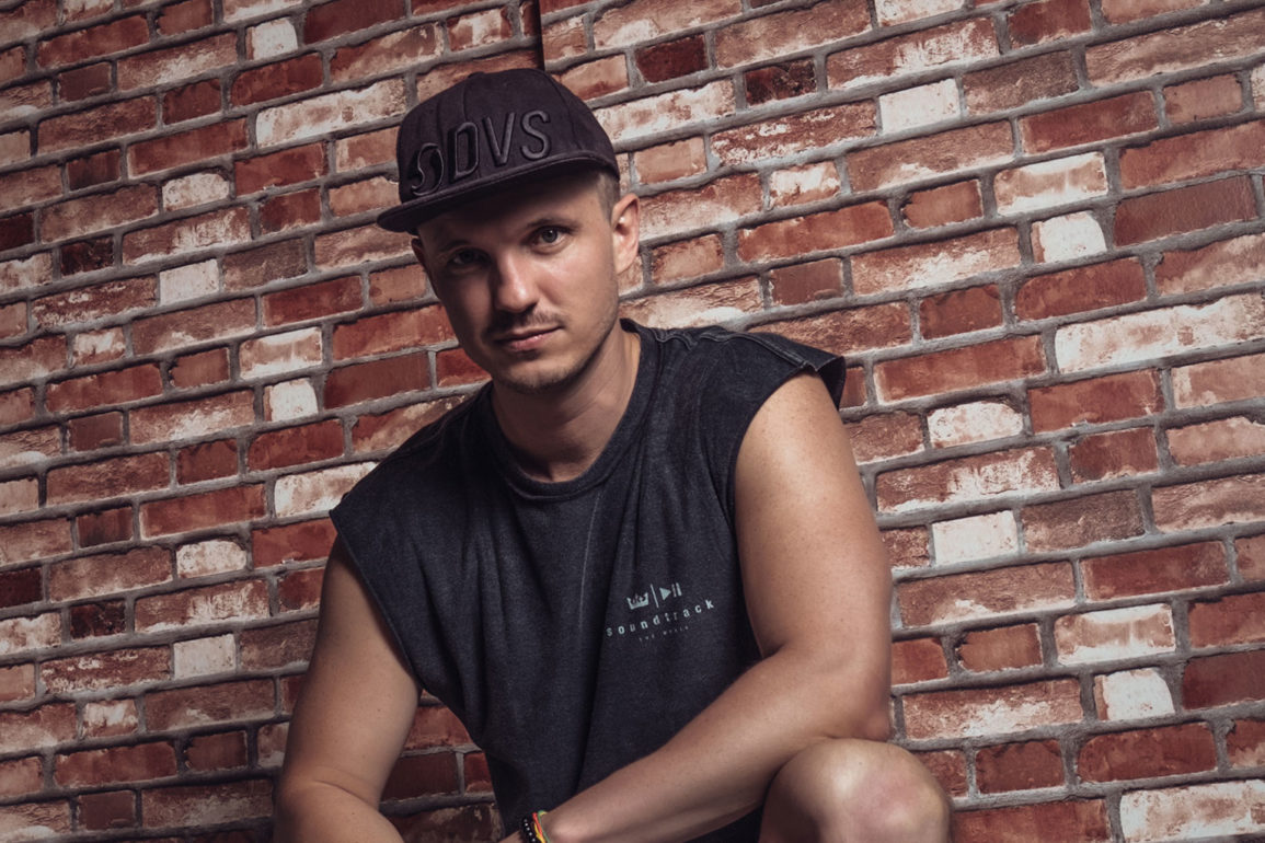 Conheça-BlueBerlin,-DJ-e-brasileiro-residente-de-Dubai,-e-ouça-seu-novo-trabalho,-a-faixa-“Shake-It-Girl” Conheça-BlueBerlin,-DJ-e-brasileiro-residente-de-Dubai,-e-ouça-seu-novo-trabalho,-a-faixa-“Shake-It-Girl”