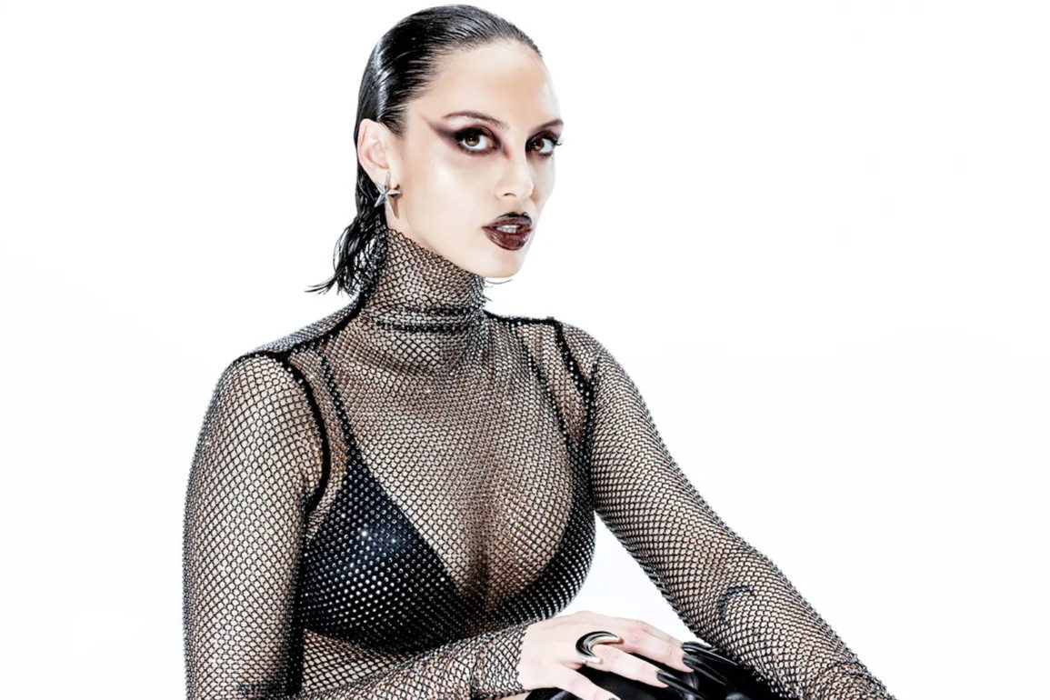 A-porta-de-entrada-para-as-trevas-O-que-esta-por-tras-de-Sara-Landry-e-pouca-gente-sabe A-porta-de-entrada-para-as-trevas-O-que-esta-por-tras-de-Sara-Landry-e-pouca-gente-sabe