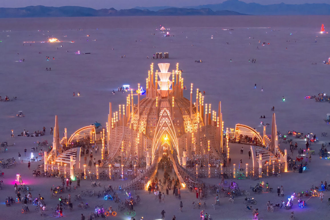 Burning-Man-2025-anuncia-novo-modelo-de-ingressos-com-preços-variáveis--“pague-o-que-puder” Burning-Man-2025-anuncia-novo-modelo-de-ingressos-com-preços-variáveis--“pague-o-que-puder”