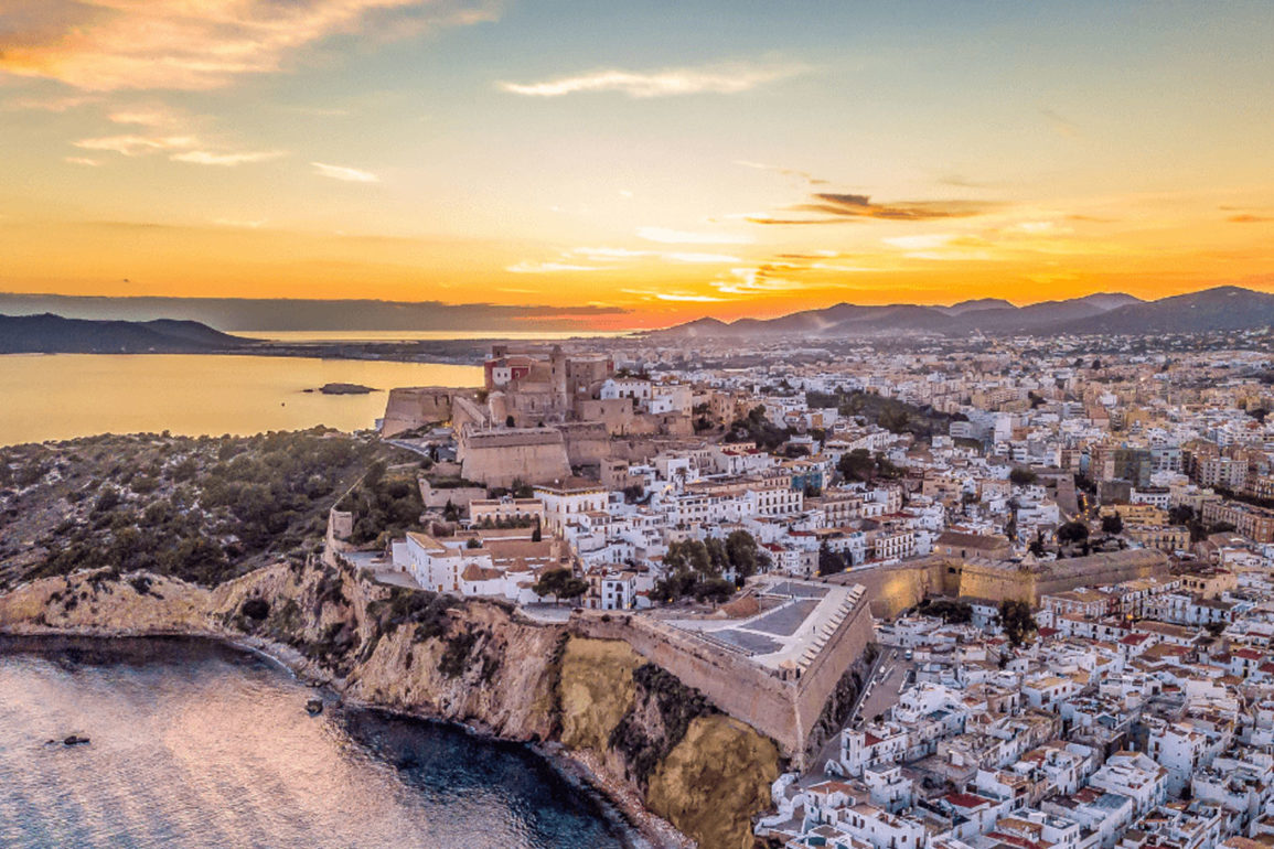 Autoridades-de-Ibiza-fecham-acordo-com-Airbnb-para-combater-alugueis-irregulares Autoridades-de-Ibiza-fecham-acordo-com-Airbnb-para-combater-alugueis-irregulares