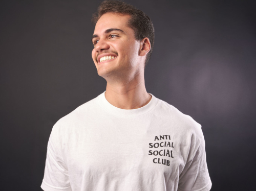 Pedro-B-(BR),-estreia-carreira-solo-após-quase-10-anos-de-trajetória,-e-comenta-novidades- Pedro-B-(BR),-estreia-carreira-solo-após-quase-10-anos-de-trajetória,-e-comenta-novidades-