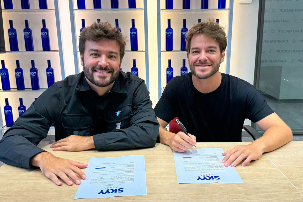 SKYY-Vodka-assina-com-Dubdogz-como-parceiros-criativos-e-lançam-música-juntos-para-um-mix-perfeito-entre-música-eletrônica-e-mixologia-vibez SKYY-Vodka-assina-com-Dubdogz-como-parceiros-criativos-e-lançam-música-juntos-para-um-mix-perfeito-entre-música-eletrônica-e-mixologia-vibez