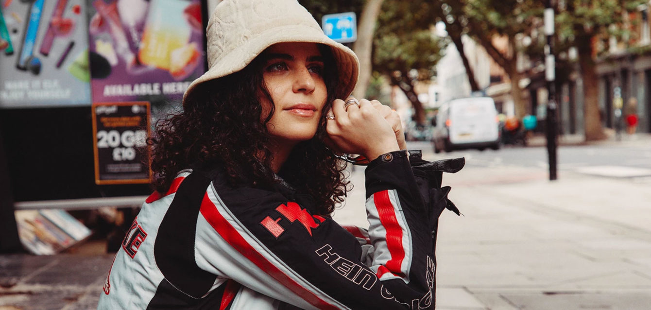 Carlita--A-trajetória-da-multi-instrumentista-turca-que-conquistou-as-pistas-e-agora-revela-um-lado-mais-sentimental Carlita--A-trajetória-da-multi-instrumentista-turca-que-conquistou-as-pistas-e-agora-revela-um-lado-mais-sentimental