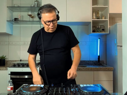DJ-Mauricio-Cury-apresenta-“Receita-Sonora”,-uma-série-de-sets-gravados-em-casa DJ-Mauricio-Cury-apresenta-“Receita-Sonora”,-uma-série-de-sets-gravados-em-casa