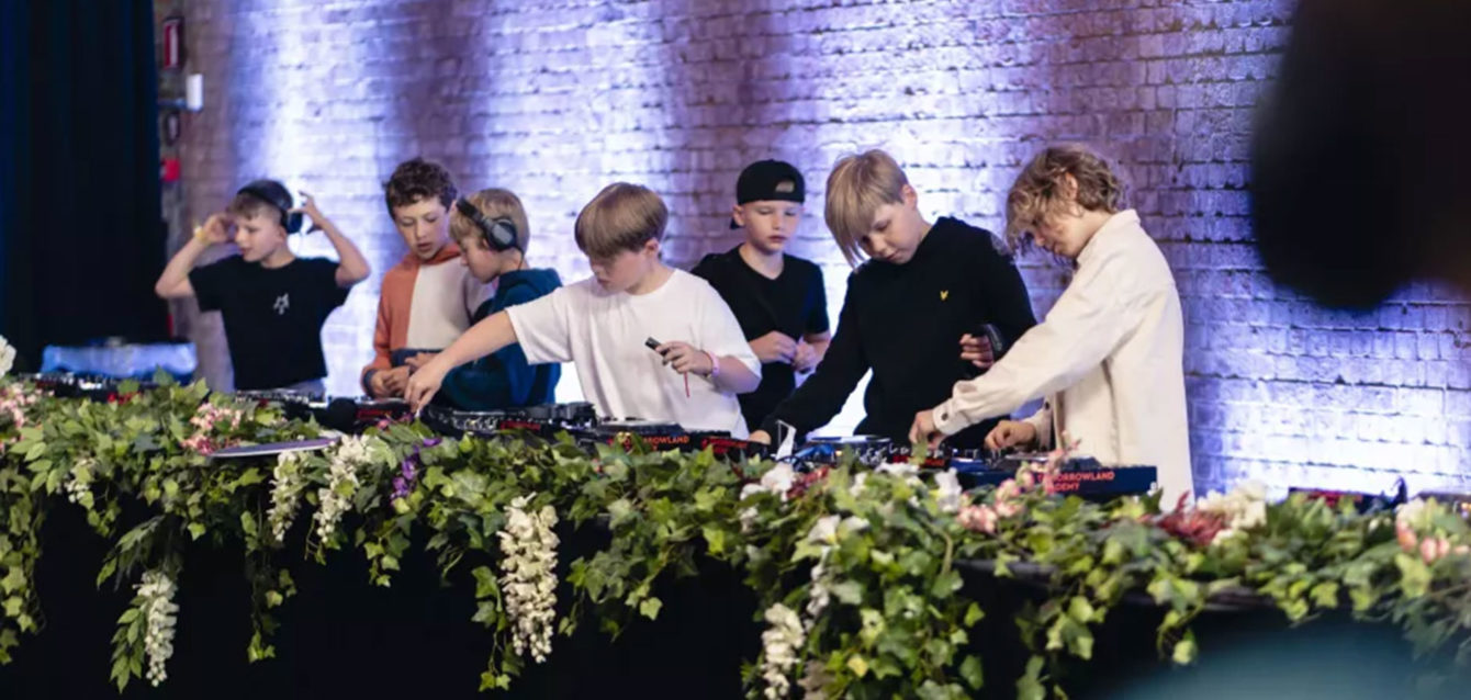 Tomorrowland-Bélgica-tem-line-up-com-jovens-DJs-de-10-a-17-anos Tomorrowland-Bélgica-tem-line-up-com-jovens-DJs-de-10-a-17-anos