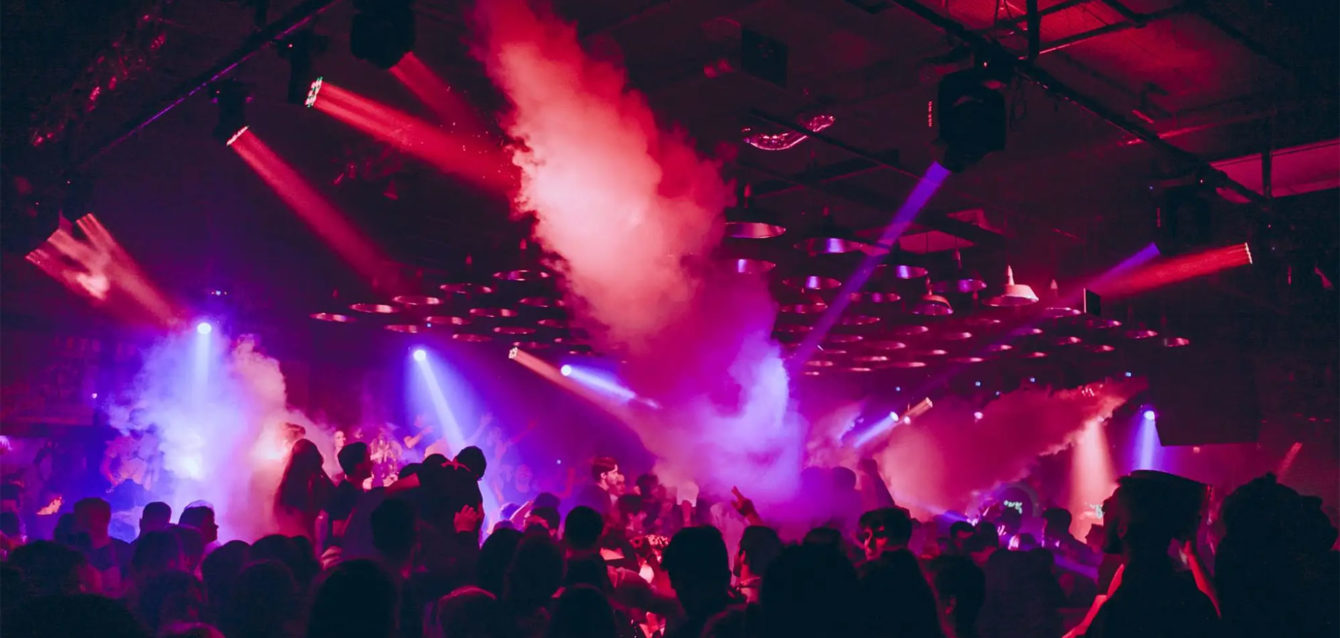 Rebobina-celebra-9-anos-de-trajetória-e-retorna-ao-+55-para-unir-passado,-presente-e-futuro-da-música-eletrônica-no-dia-20-de-setembro