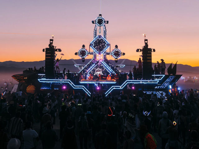 Mayan-Warrior,-ícone-do-Burning-Man,-faz-sua-primeira-edição-no-Rio-de-Janeiro-em-22-de-novembro Mayan-Warrior,-ícone-do-Burning-Man,-faz-sua-primeira-edição-no-Rio-de-Janeiro-em-22-de-novembro