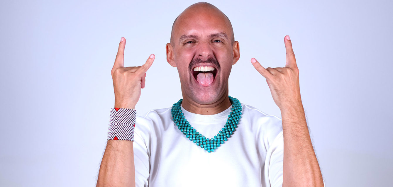 Claudinho-Brasil-alcança-1-milhão-de-seguidores-e-celebra-20-anos-de-carreira