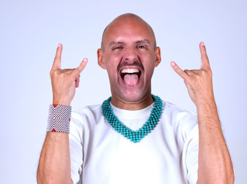 Claudinho-Brasil-alcança-1-milhão-de-seguidores-e-celebra-20-anos-de-carreira