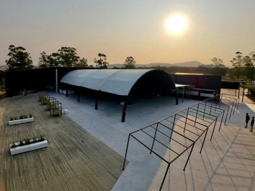 Com-vista-para-o-mar,-Dhun-Club-ganha-força-na-cena-eletrônica-catarinense-com-proposta-que-une-música,-conforto-e-lifestyle Com-vista-para-o-mar,-Dhun-Club-ganha-força-na-cena-eletrônica-catarinense-com-proposta-que-une-música,-conforto-e-lifestyle