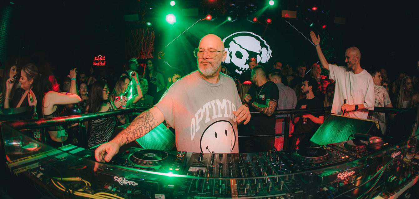 Kolombo,-Fran-Bortolossi,-LouLou-Players-e-Compend-comandam-a-Pirate's-Party-no-dia-8-de-novembro,-no-+55-Bar-em-Curitiba