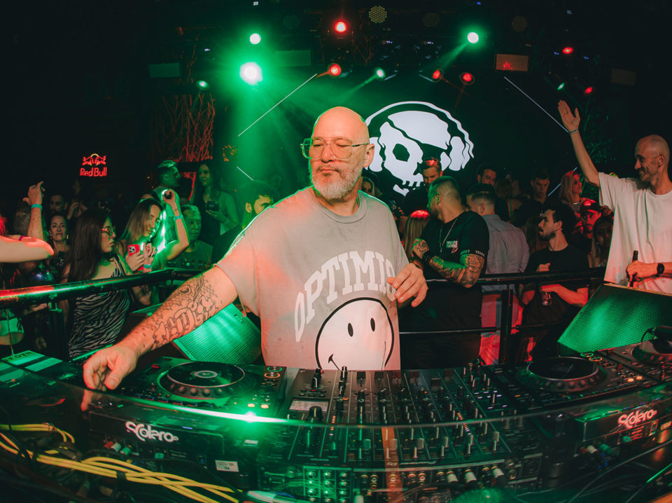 Kolombo,-Fran-Bortolossi,-LouLou-Players-e-Compend-comandam-a-Pirate's-Party-no-dia-8-de-novembro,-no-+55-Bar-em-Curitiba