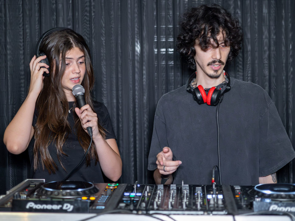 “Quebra-Cabeça”--HeyDoc!-e-Bia-Lasmar-lançam-trilha-sonora-oficial-da-ExpoTEA,-maior-conferência-de-autismo-do-mundo “Quebra-Cabeça”--HeyDoc!-e-Bia-Lasmar-lançam-trilha-sonora-oficial-da-ExpoTEA,-maior-conferência-de-autismo-do-mundo