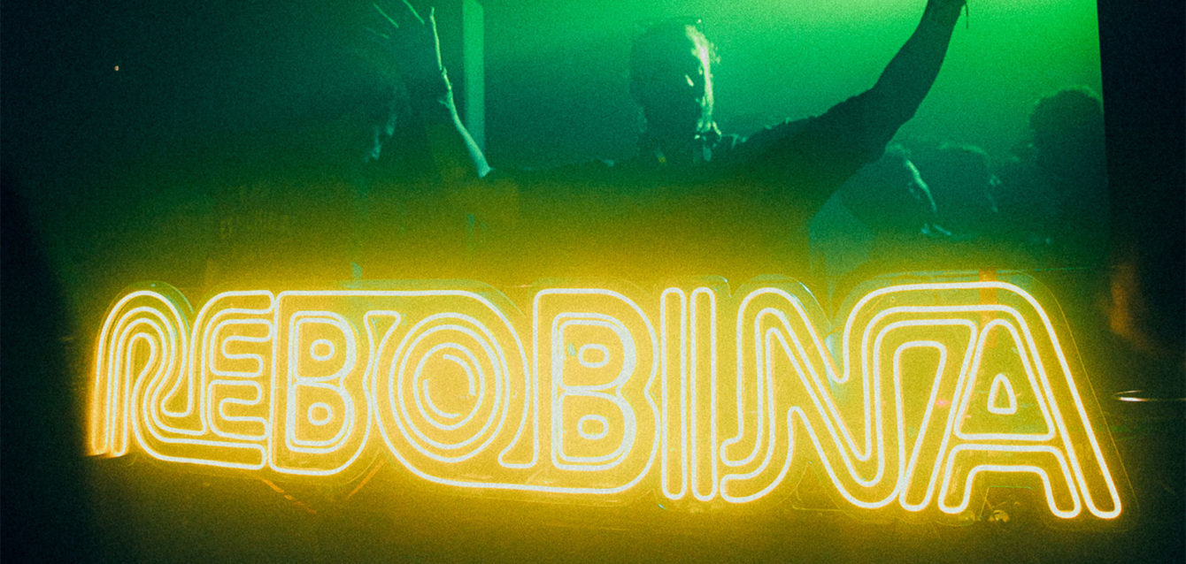 Rebobina-volta-com-mais-uma-edição-dedicada-aos-clássicos-da-música-eletrônica-no-+55-Bar,-em-Curitiba