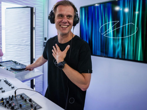 Armin-van-Buuren-lança-A-State-of-Trance-Year-Mix-2025-com-113-faixas Armin-van-Buuren-lança-A-State-of-Trance-Year-Mix-2025-com-113-faixas