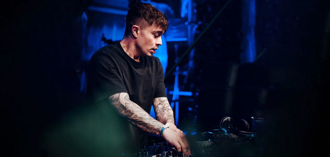 Headhunterz-retorna-aos-palcos-como-mystery-guest-no-EPIK-e-causa-alvoroco-na-comunidade-do-Hardstyle
