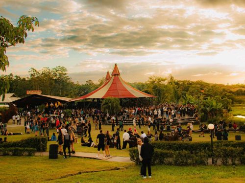 Surreal-Park-reúne-grandes-estrelas-do-cenário-global-para-celebrar-seus-4-anos,-dia-29-de-dezembro