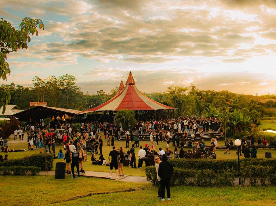Surreal-Park-reúne-grandes-estrelas-do-cenário-global-para-celebrar-seus-4-anos,-dia-29-de-dezembro