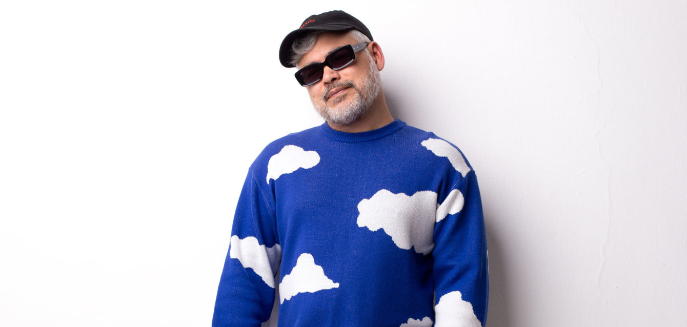 “Tempo”--Leo-Janeiro-transforma-30-anos-de-pista-em-álbum-maduro-e-vibrante