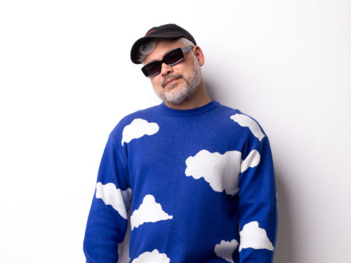 “Tempo”--Leo-Janeiro-transforma-30-anos-de-pista-em-álbum-maduro-e-vibrante