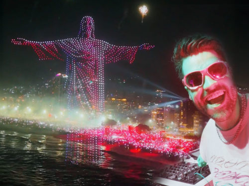 Com-Cristo-Redentor-na-Praia-de-Copacabana,-Alok-faz-homenagem-mais-bonita-de-sua-carreira-durante-Réveillon-no-Rio-de-Janeiro