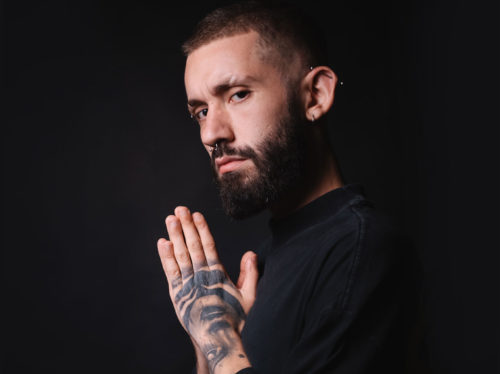 Conheça-Mukkan,-DJ-e-produtor-por-trás-do-EP-“Hentai”,-que-já-figura-nos-charts-de-Techno-Peak-Time-do-Beatport