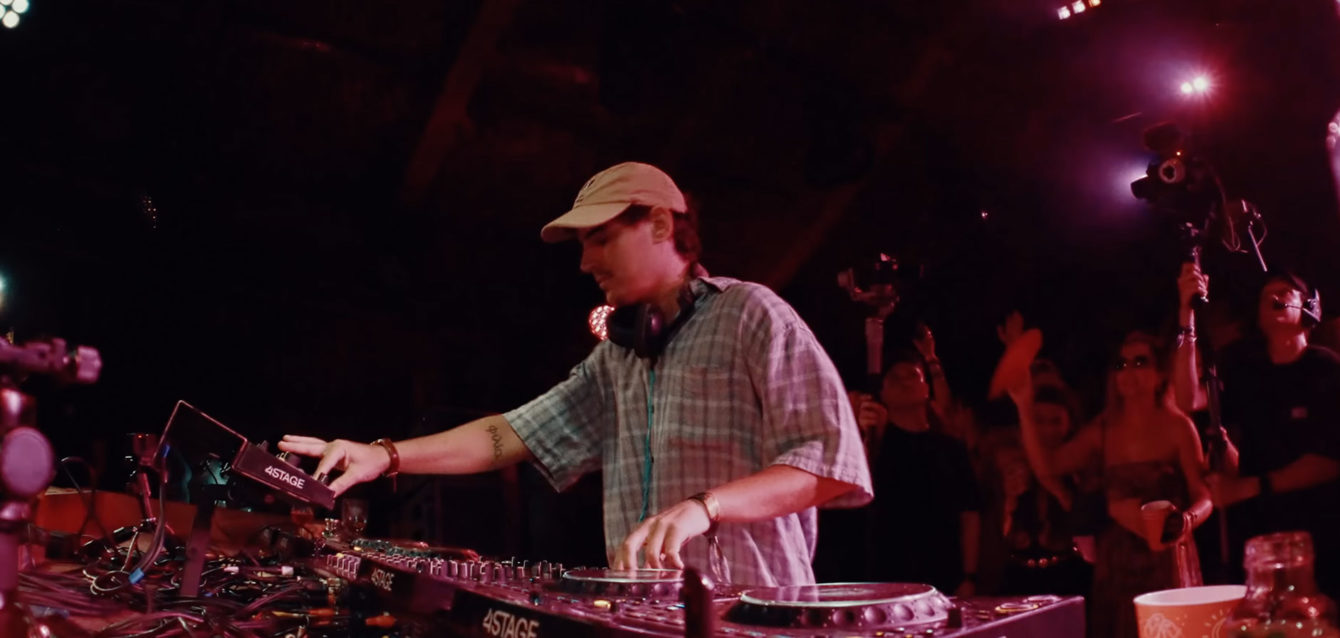 simo-no-simon-libera-set-gravado-no-Réveillon-de-Carneiros-e-comenta-detalhes-da-apresentação;-confira! simo-no-simon-libera-set-gravado-no-Réveillon-de-Carneiros-e-comenta-detalhes-da-apresentação;-confira!