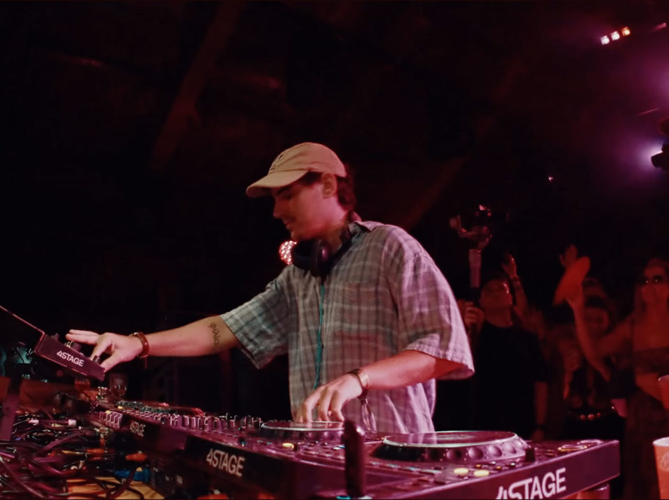 simo-no-simon-libera-set-gravado-no-Réveillon-de-Carneiros-e-comenta-detalhes-da-apresentação;-confira! simo-no-simon-libera-set-gravado-no-Réveillon-de-Carneiros-e-comenta-detalhes-da-apresentação;-confira!