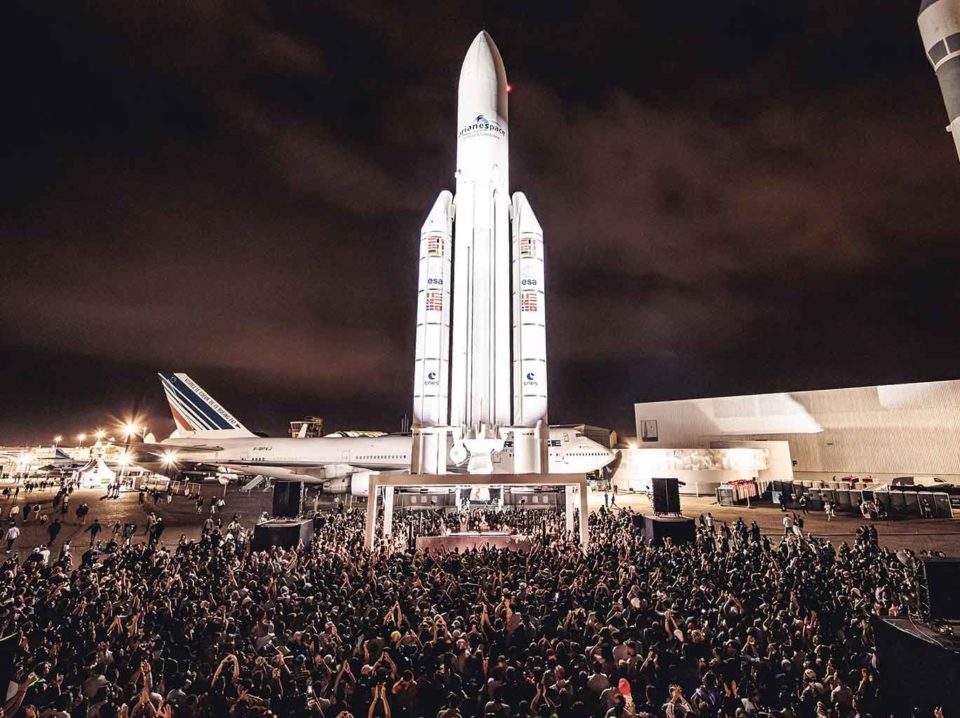 Cercle-Festival-2026-transforma-o-Museu-da-Aviação-de-Paris-em-um-dos-cenários-mais-emblemáticos-da-música-eletrônica
