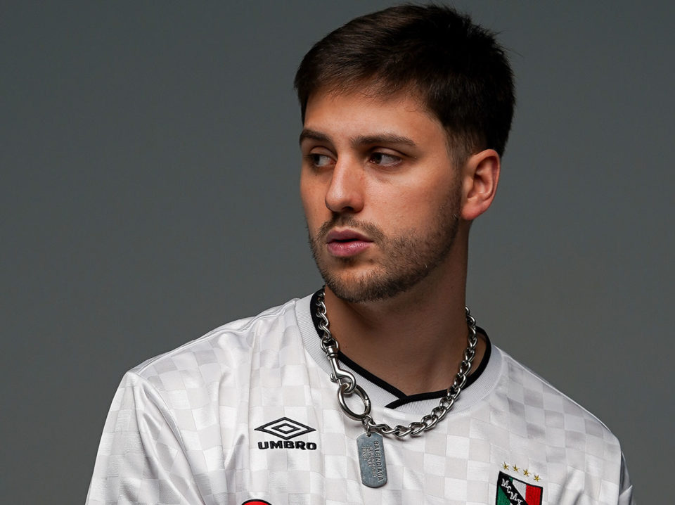 No-topo-do-prédio-mais-alto-da-América-do-Sul,-Annëto-faz-primeira-gig-internacional-do-ano- No-topo-do-prédio-mais-alto-da-América-do-Sul,-Annëto-faz-primeira-gig-internacional-do-ano-