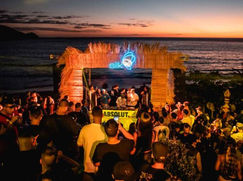 Silk-Beach-Club-Búzios-divulga-programação-especial-para-fevereiro-e-março