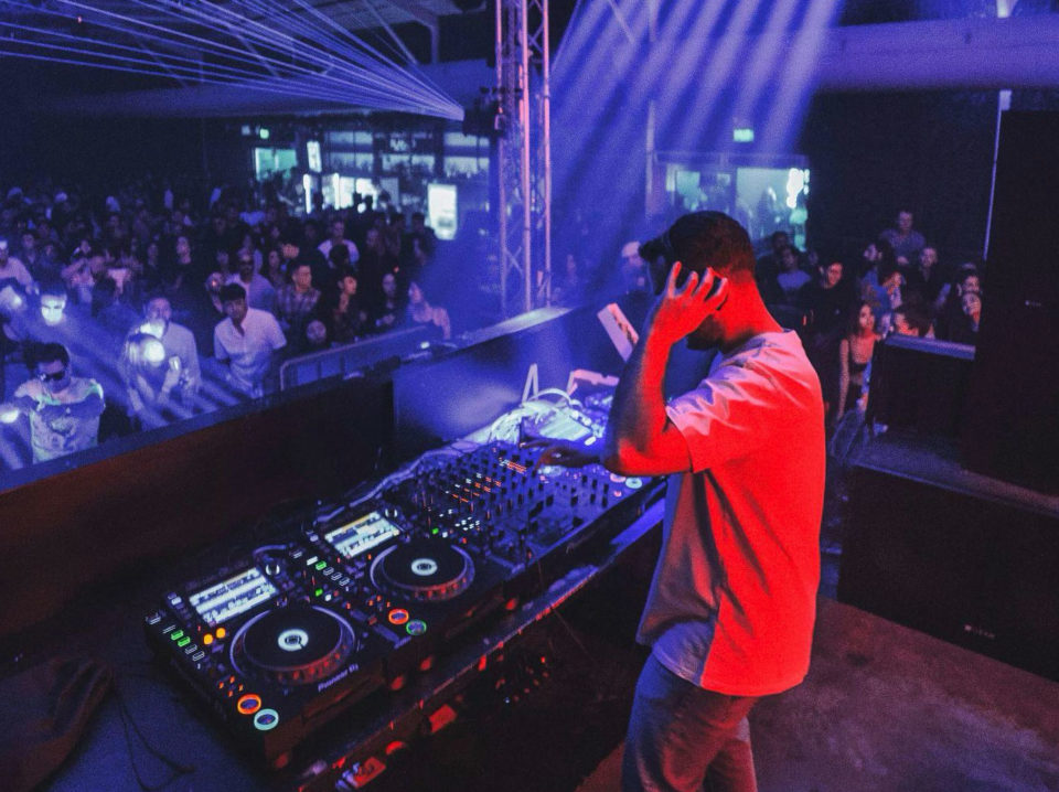 Como-os-DJs-mais-ricos-do-mundo-gastam-seus-milhões--festas,-NFTs-e-cassinos-cripto Como-os-DJs-mais-ricos-do-mundo-gastam-seus-milhões--festas,-NFTs-e-cassinos-cripto