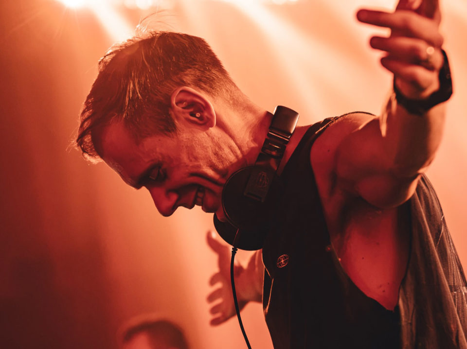 Armin van Buuren retorna ao Brasil em 2027 com shows no Carvalheira na Ladeira e Ame Laroc Festival durante o Carnaval Armin van Buuren retorna ao Brasil em 2027 com shows no Carvalheira na Ladeira e Ame Laroc Festival durante o Carnaval